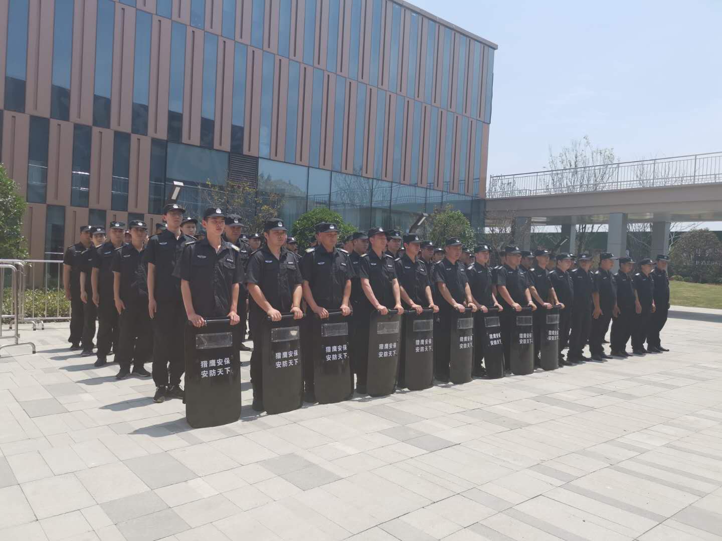 獵鷹保安祝隨州城市空間開盤大吉！