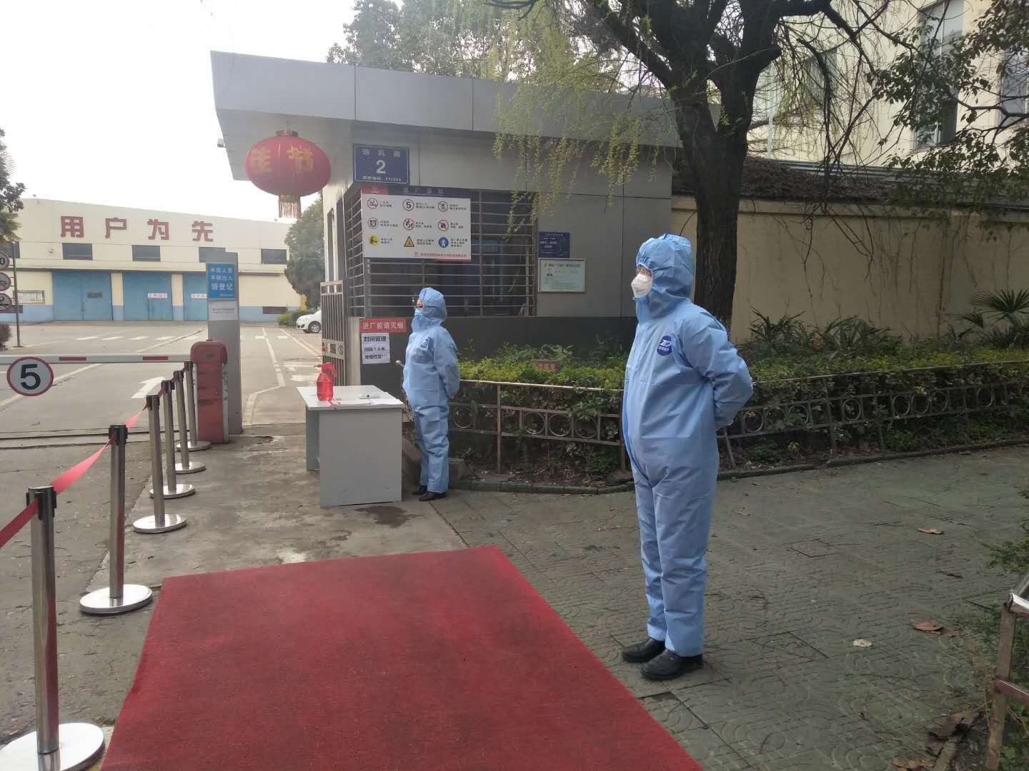 2020年疫情期間，湖北獵鷹保安公司疫情防控現(xiàn)場