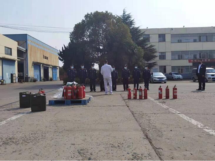獵鷹保安公司積極組織，開展消防實(shí)戰(zhàn)演練，防患于未“燃”