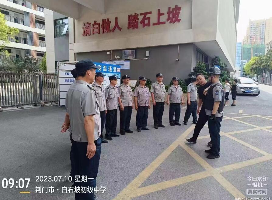 獵鷹防暴演練進(jìn)校園，筑起安全線