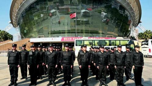 2023襄陽馬拉松在我市諸葛亮廣場(chǎng)激情開跑啦！