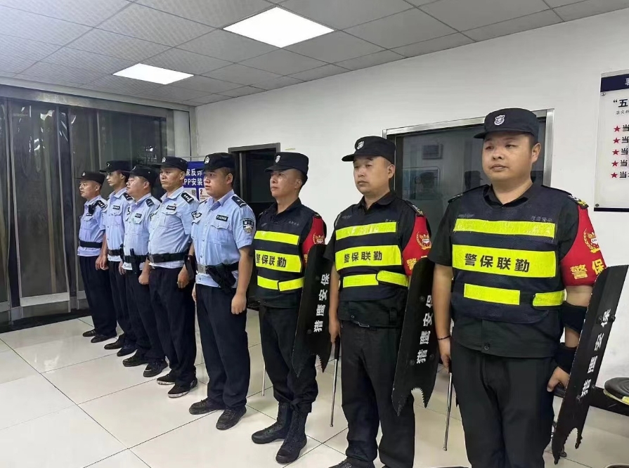 獵鷹保安公司配合車城派出所全力守護城市“煙火氣”。