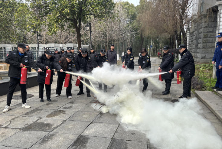 實戰(zhàn)淬煉硬功 保安隊伍護航重大活動